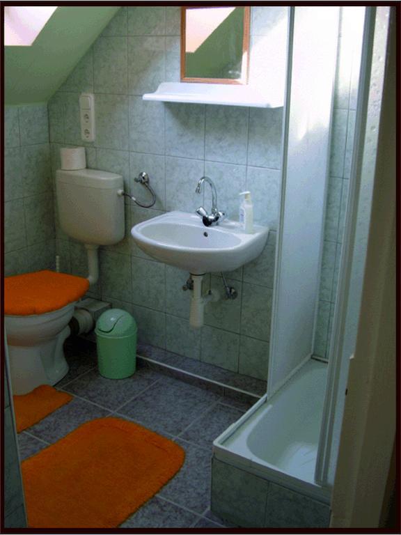 Erika Vendeghaz Buk Room photo
